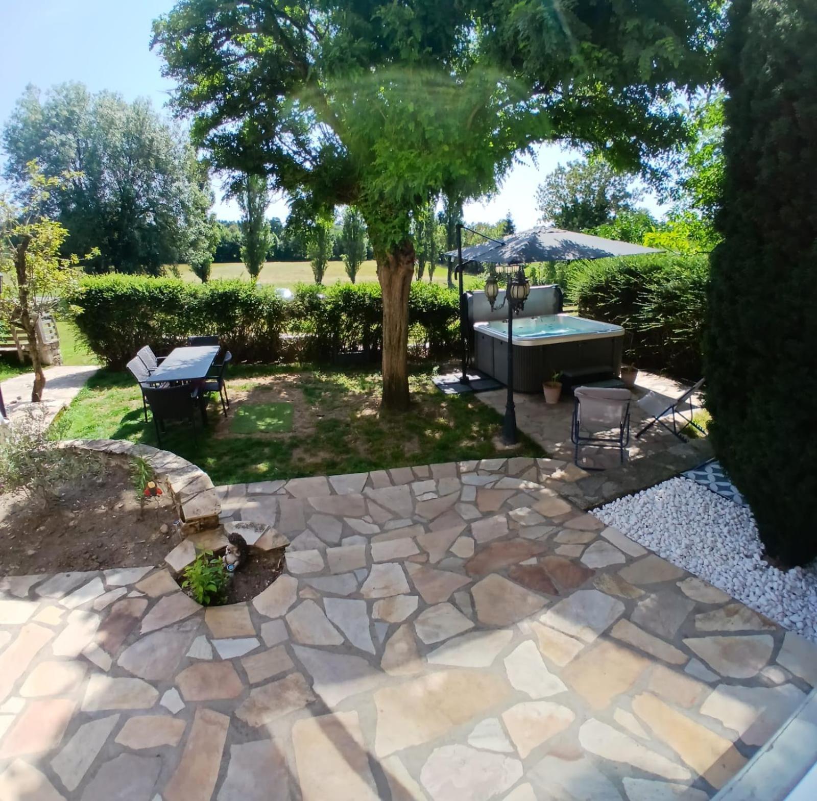 L'Aurigast Bed and Breakfast Auriac-Lagast Buitenkant foto